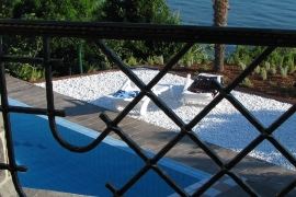 plaža pod bazenom